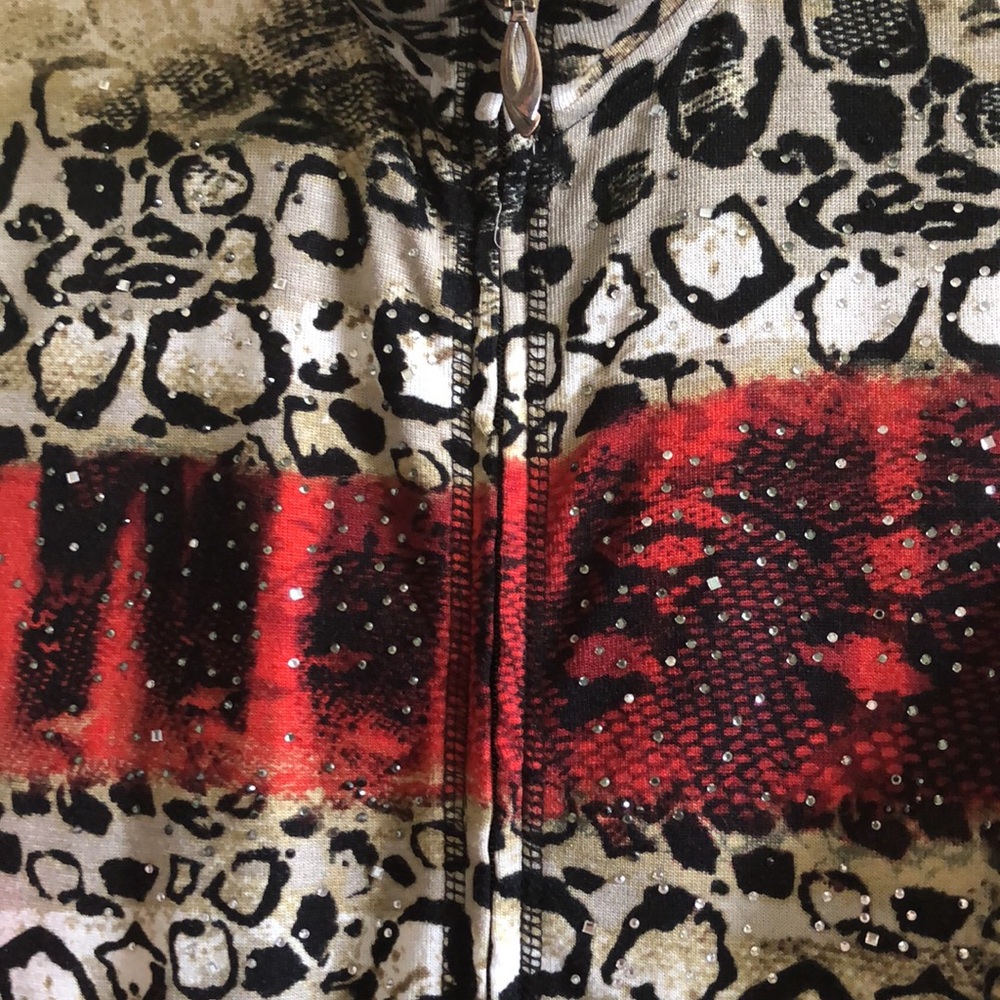 Onque Casual Zip Up Animal Print Top w/Bling - Picture 4 of 7